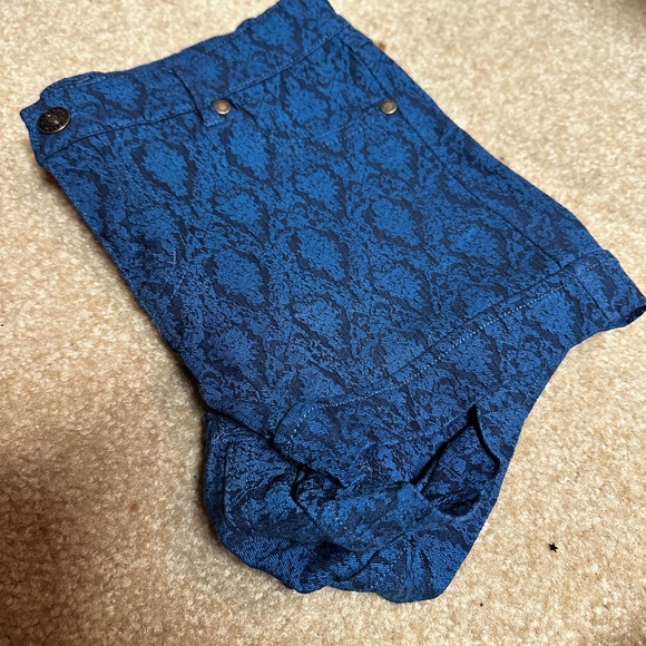 WOMEN SHORTS HIGH RISE - Picture 8 of 9